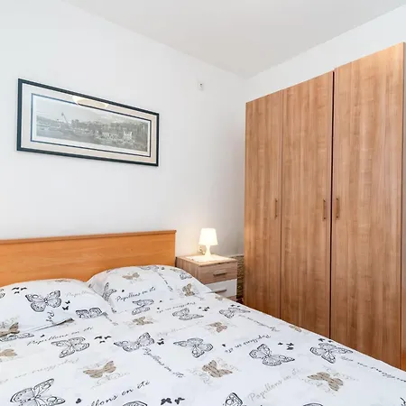 Anita Mit Grossem Balkon Und Meerblick By Interhome Lejlighed Trogir