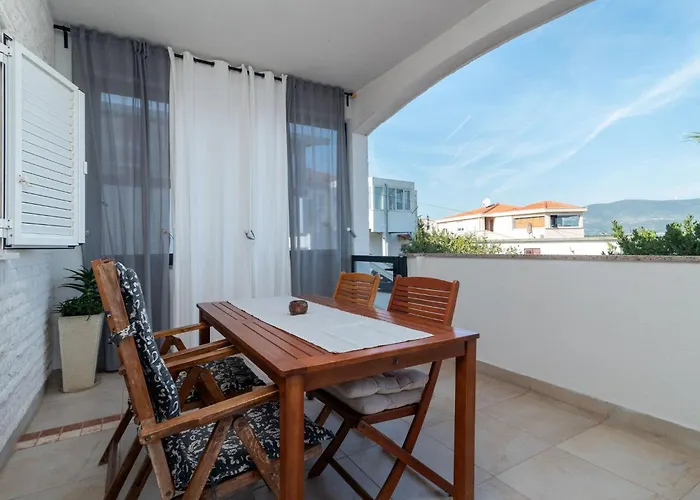 Anita Mit Grossem Balkon Und Meerblick By Interhome Lejlighed Trogir