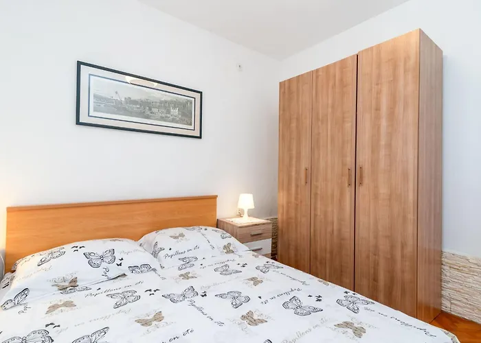 Anita Mit Grossem Balkon Und Meerblick By Interhome Lejlighed Trogir