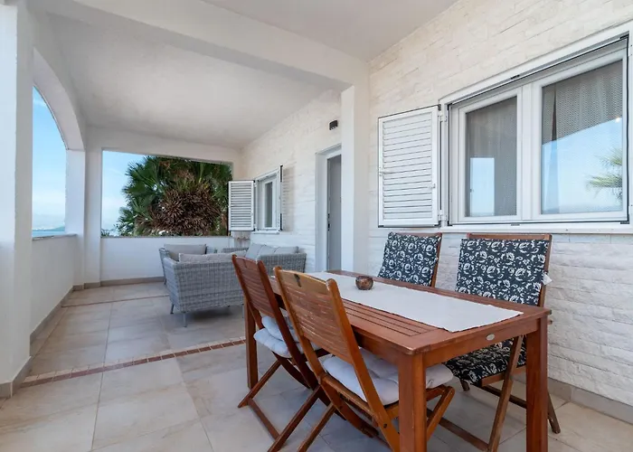 Anita Mit Grossem Balkon Und Meerblick By Interhome Lejlighed *