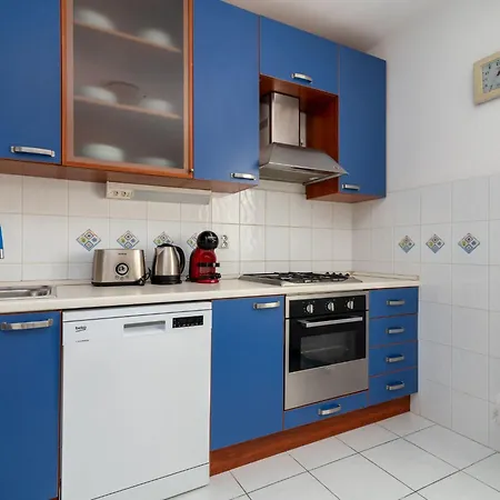 Apartamento Anita Mit Grossem Balkon Und Meerblick By Interhome