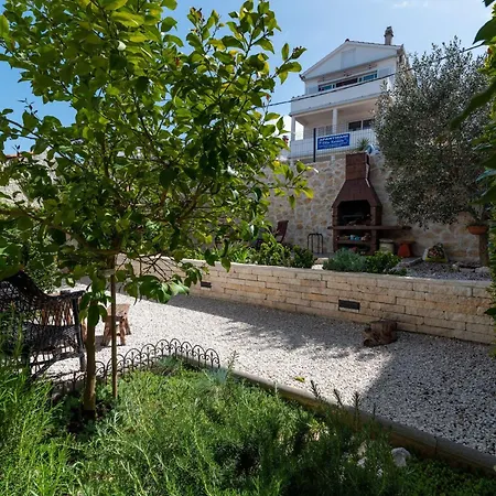 Anita Mit Grossem Balkon Und Meerblick By Interhome Apartamento Trogir