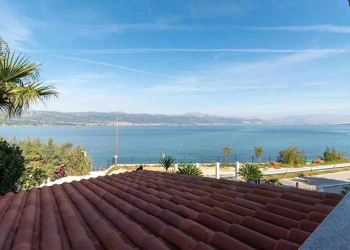 Anita Mit Grossem Balkon Und Meerblick By Interhome