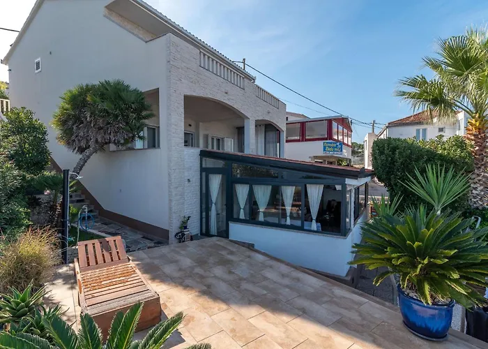 Apartment Anita Mit Grossem Balkon Und Meerblick By Interhome