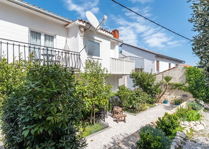 Apartment Anita Mit Grossem Balkon Und Meerblick By Interhome Trogir