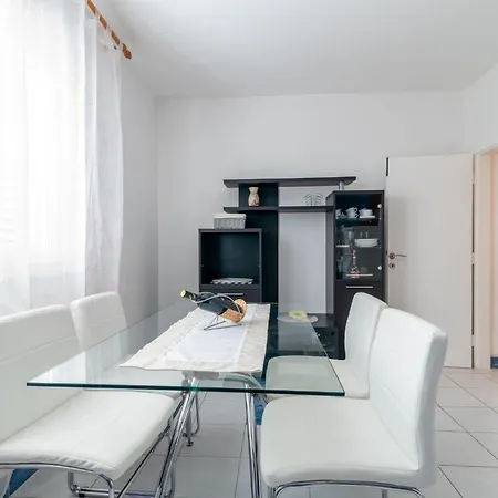 Apartamento Anita Mit Grossem Balkon Und Meerblick By Interhome Trogir