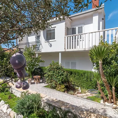Anita Mit Grossem Balkon Und Meerblick By Interhome Apartamento Trogir