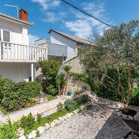 Anita Mit Grossem Balkon Und Meerblick By Interhome